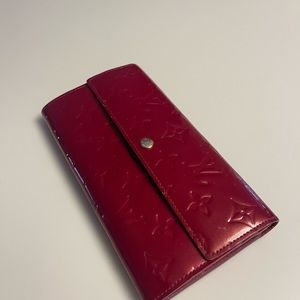 Louis Viitoion wallet in good condition ,,, authentic